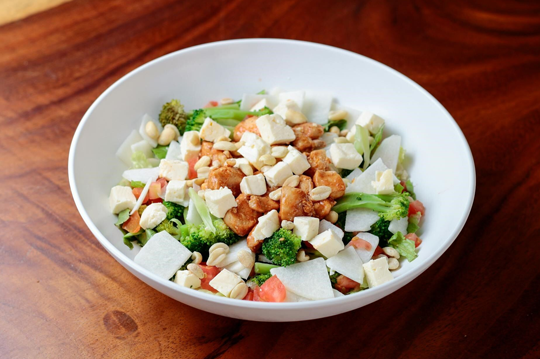 Ensalada variada en un plato