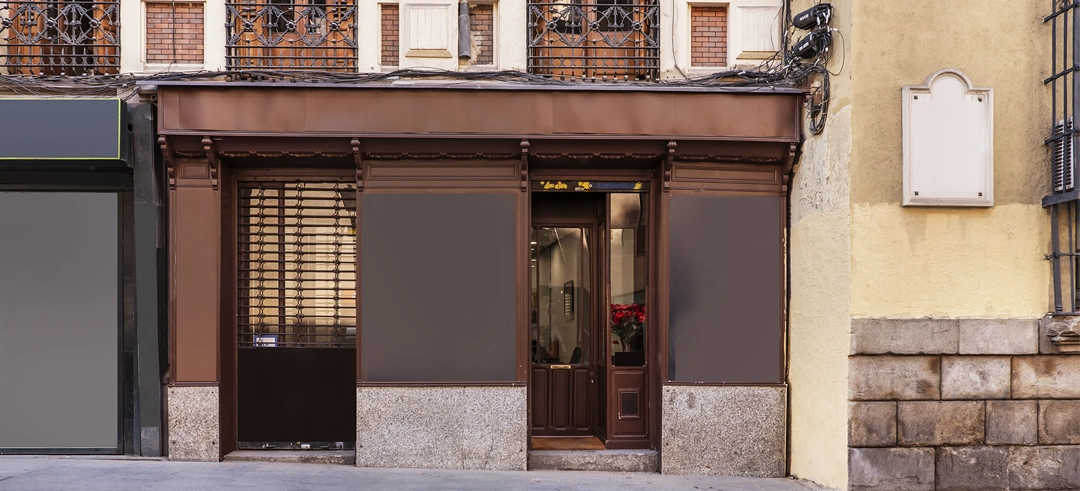 Fachada de un local comercial desde la calle